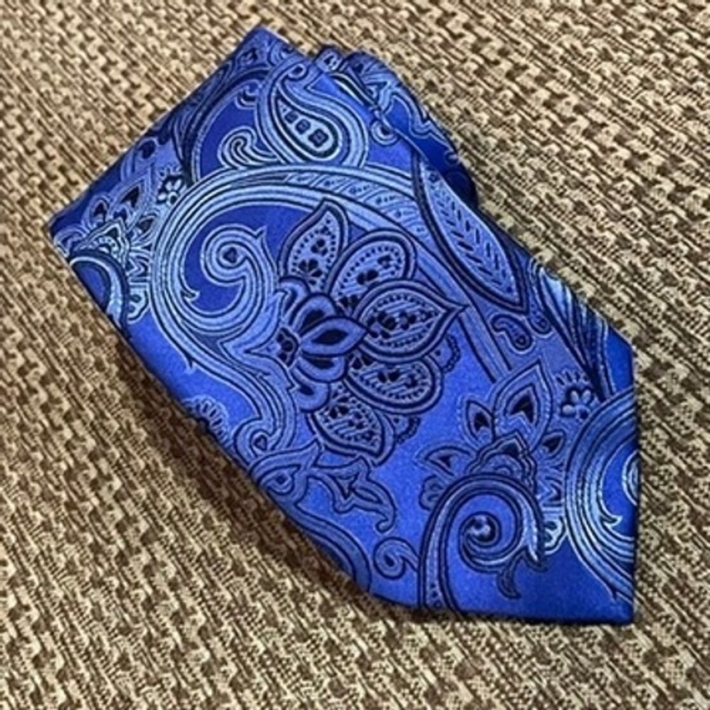Donald J Trump Signature Collection Mens Blue Paisley 100% Silk Necktie 61" Long